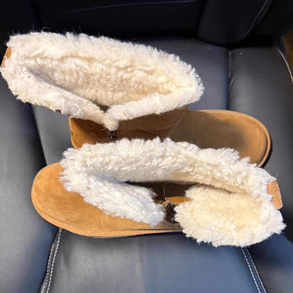 Kookaburra by Ugg size 9